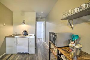 Cuina o zona de cuina de Walkout Apartment with Mtn View on Cortez Ranch