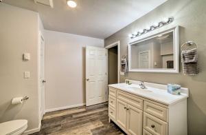 Bany a Walkout Apartment with Mtn View on Cortez Ranch