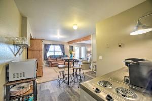 Cuina o zona de cuina de Walkout Apartment with Mtn View on Cortez Ranch