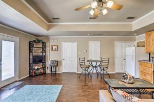 Φωτογραφία από το άλμπουμ του Granbury Studio - 10 Mins From Town and The Lake! σε Granbury +16 φωτογραφίες