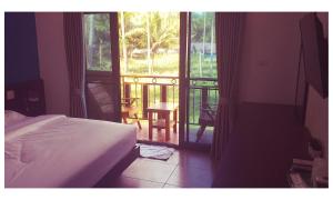 TAWAN RESORT客房内的一张或多张床位
