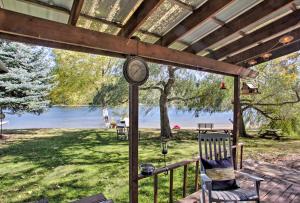 Gallery image of The Lake House in Rathdrum with Beach and Fire Pit in Rathdrum