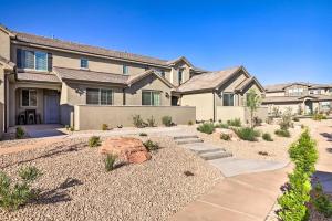 una casa grande con un paisaje frente a ella en St George Area Townhome with Patio and Pool Access, en Washington