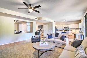 Fotografie z fotogalerie ubytování Private Pool and Hot Tub Southeast Gilbert Home v destinaci Gilbert