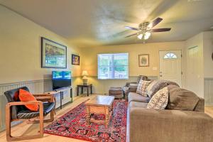 a living room with a couch and a tv at Utopia Family Home, 2 Blocks to Utopia Park! in Utopia