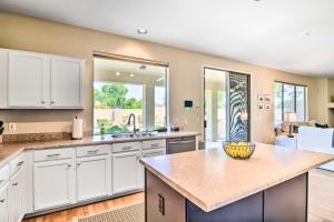 Fotografie z fotogalerie ubytování Private Pool and Hot Tub Southeast Gilbert Home v destinaci Gilbert