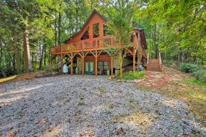 Gallery image of Andrews Cabin with Deck, Grill, Fire Pit and Game Room in Andrews