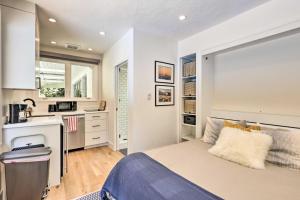 Menlo Park Studio about 2 Mi to Stanford University的厨房或小厨房