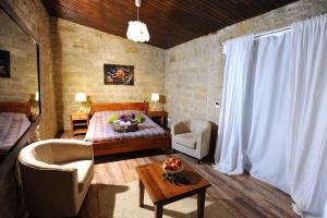 a bedroom with a bed and a couch and a table at Esperando in Maroni
