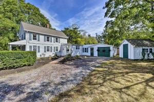 una casa blanca con garaje y patio en Poplar Cottage Minutes to Stone Harbor Beaches!, en Cape May Court House