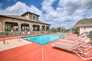Πισίνα στο ή κοντά στο Lake Allatoona Area Studio with Pool and Views!