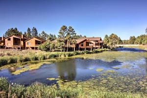 Gallery image of Waterfront Lakeside Home - 1 Block to Boat Ramp in Pinetop-Lakeside