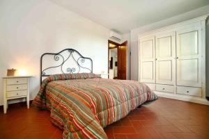 A bed or beds in a room at La Compagnia del Chianti