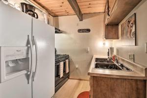 Gallery image of Big Bear City Cabin with Deck, 5 Mi to Lake! in Big Bear City +16 photos