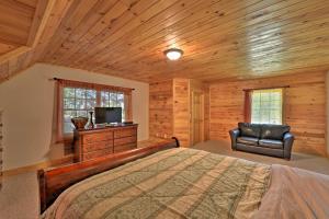 Foto da galeria de A Bit of Heaven Cabin Less Than 13 Miles from Boone! em Fleetwood