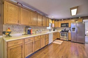 Φωτογραφία από το άλμπουμ του Mtn View Smokies JuJus House with Screened Porch σε Seymour