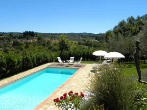 The swimming pool at or close to La Compagnia del Chianti