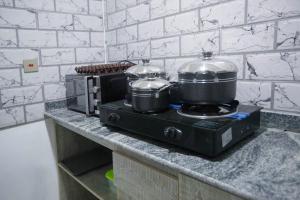 Кухня или мини-кухня в Amazing Grace Hostel and International Serviced Apartments
