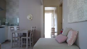 a living room with a couch and a table at House of Garden in Dhráganon