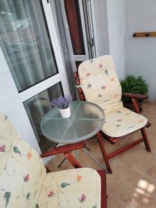 Posedenie v ubytovaní Dia Apartman