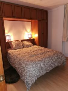 Postel nebo postele na pokoji v ubytování EDIFICO BULGARIA CON GARAJE