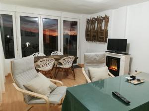 TV a/nebo společenská místnost v ubytování EDIFICO BULGARIA CON GARAJE