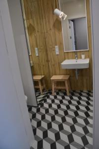 Kúpeľňa v ubytovaní Last Floor Apartment - Krakow City Center close to Old Town