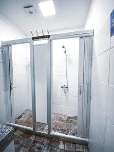 Kylpyhuone majoituspaikassa Charruas hostel