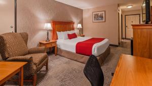 Postel nebo postele na pokoji v ubytování Best Western Plus Rivershore Hotel + 12 fotografií