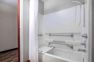 a bathroom with a bath tub and a shower at Microtel Inn & Suites by Wyndham Atlanta Buckhead Area in Atlanta