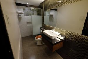 A bathroom at 3G Garden Hotel