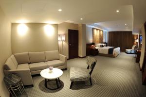 Ruang duduk di Yangon Thanlwin Hotel