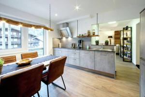 Kuchyň nebo kuchyňský kout v ubytování Appartements Austria