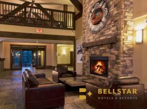 Posezení v ubytování Palliser Lodge — Bellstar Hotels & Resorts