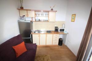 Kuchyň nebo kuchyňský kout v ubytování Small Apartment For A Great Holiday