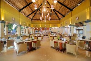 
インナ シンドゥ ビーチ ホテル＆リゾートにあるレストランまたは飲食店
