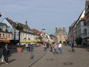 a group of people walking around a city street at Ferienwohnung Speyer in Speyer