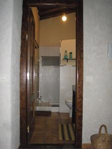A bathroom at An'Ca' La Pura