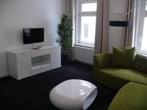 a living room with a tv and a couch and a coffee table at Ferienwohnung Speyer in Speyer