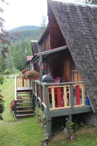 Gallery image of Sunny Bluffs Chalets in Kaslo +166 photos