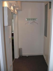 a hallway with a white wall and a door at Ferienwohnung Speyer in Speyer