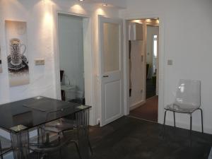 a room with a glass table and two chairs at Ferienwohnung Speyer in Speyer