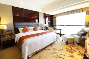 Llit o llits en una habitació de Estandon Hotel Guangzhou
