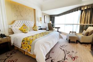 Llit o llits en una habitació de Estandon Hotel Guangzhou