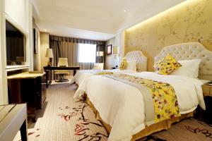 Llit o llits en una habitació de Estandon Hotel Guangzhou