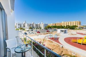 Gallery image of Comfortable One-Bedroom Apartment near the Sea and Casino Merit Park Sel 2-6 in Kyrenia