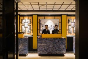 Členové personálu v ubytování Solaria Hanoi Hotel