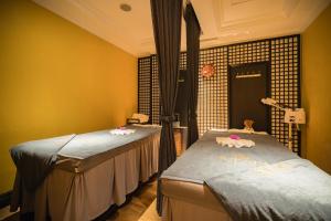 Postel nebo postele na pokoji v ubytování Solaria Hanoi Hotel