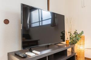 TV a/nebo společenská místnost v ubytování Uhome Akihabara Apartment 3