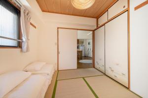 Postel nebo postele na pokoji v ubytování Uhome Akihabara Apartment 3